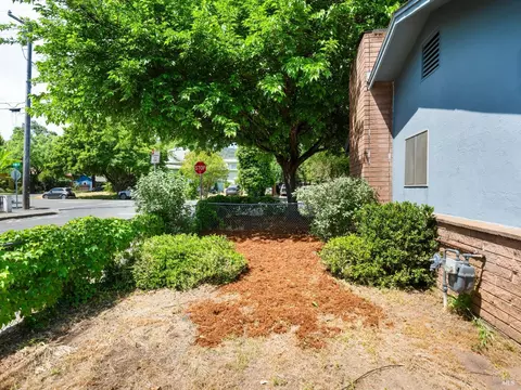 605 N Pine St, Ukiah, CA 95482 photo 32