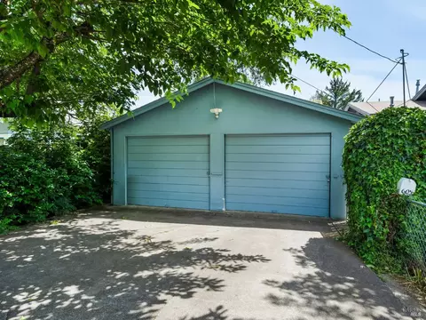 605 N Pine St, Ukiah, CA 95482 photo 37