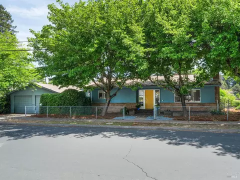 605 N Pine St, Ukiah, CA 95482