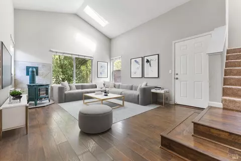 1835 Rhianna St, Santa Rosa, CA 95401