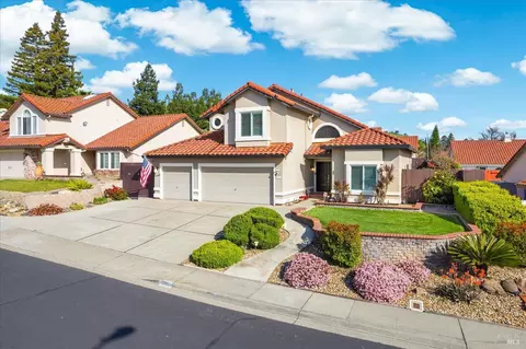 Exterior - 812 Wethersfield Dr, Vacaville, CA 95688 photo 4 of 22