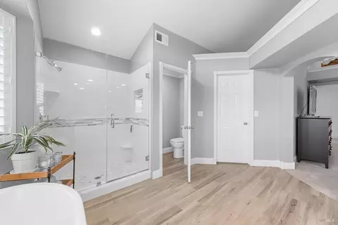 Bath - 812 Wethersfield Dr, Vacaville, CA 95688 photo 6 of 9