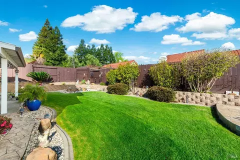 Exterior - 812 Wethersfield Dr, Vacaville, CA 95688 photo 19 of 22