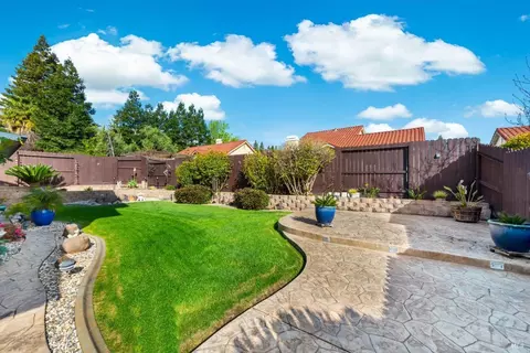 Exterior - 812 Wethersfield Dr, Vacaville, CA 95688 photo 14 of 22