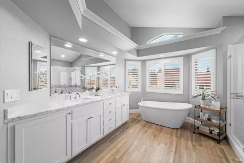 Bath - 812 Wethersfield Dr, Vacaville, CA 95688 photo 3 of 9