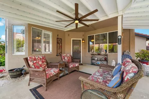 Exterior - 812 Wethersfield Dr, Vacaville, CA 95688 photo 8 of 22