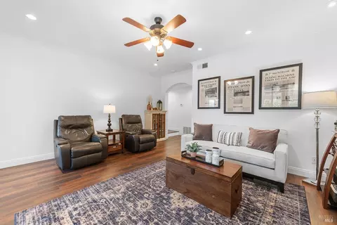 Living - 812 Wethersfield Dr, Vacaville, CA 95688 photo 5 of 5
