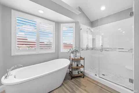 Bath - 812 Wethersfield Dr, Vacaville, CA 95688 photo 5 of 9