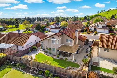 View/Area - 812 Wethersfield Dr, Vacaville, CA 95688 photo 4 of 5