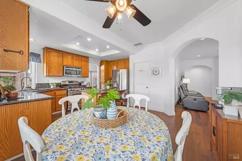 Dining - 812 Wethersfield Dr, Vacaville, CA 95688 photo 5 of 6