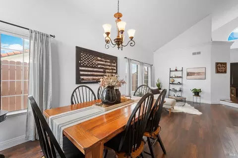 Dining - 812 Wethersfield Dr, Vacaville, CA 95688 photo 2 of 6