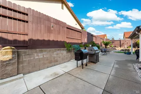 Exterior - 812 Wethersfield Dr, Vacaville, CA 95688 photo 21 of 22
