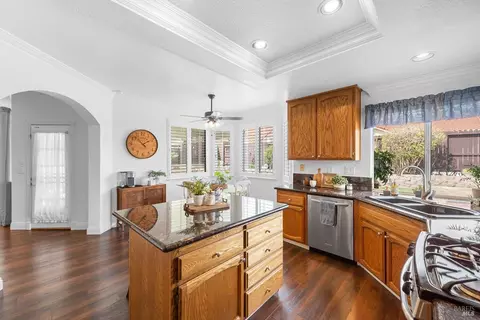 Kitchen - 812 Wethersfield Dr, Vacaville, CA 95688 photo 10 of 10