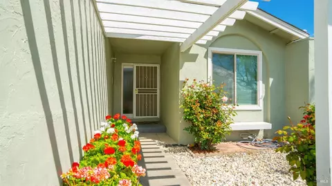 97 Sequoia Dr, Vacaville, CA 95687 photo 5