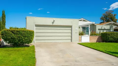 97 Sequoia Dr, Vacaville, CA 95687 photo 2