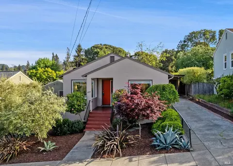 884 6th St, Petaluma, CA 94952