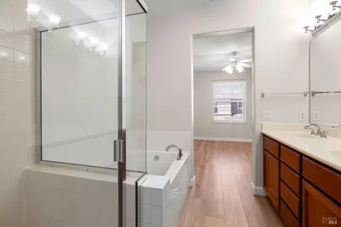 Bath - 845 Citation Ct, Napa, CA 94559 photo 4 of 5