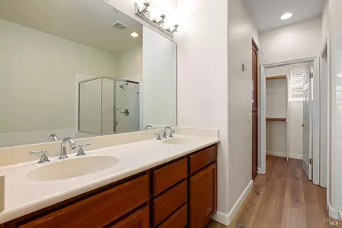 Bath - 845 Citation Ct, Napa, CA 94559 photo 3 of 5