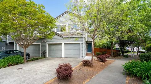 830 Chardonnay Cir, Petaluma, CA 94954