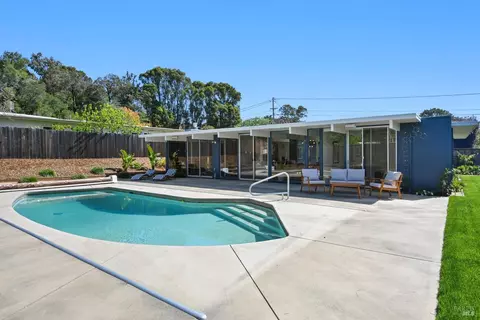 9 Cermenho Ct, San Rafael, CA 94903