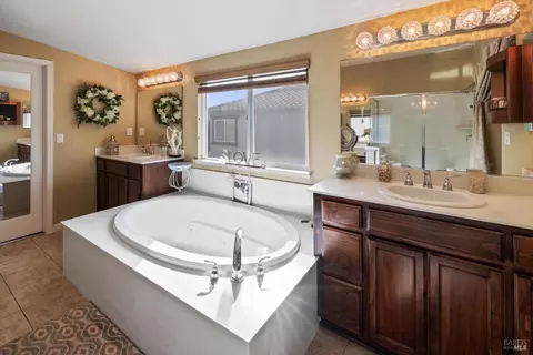 Bath - 1937 Moosup Ct, Fairfield, CA 94533 photo 5 of 7