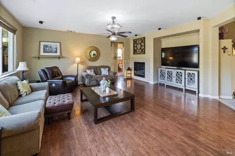 Living - 1937 Moosup Ct, Fairfield, CA 94533 photo 2 of 5