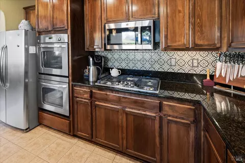 Kitchen - 1937 Moosup Ct, Fairfield, CA 94533 photo 4 of 6