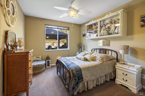 Bedroom - 1937 Moosup Ct, Fairfield, CA 94533 photo 1 of 7