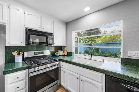 342 Dumbarton Dr, Vacaville, CA 95687 photo 12