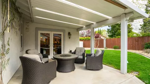 318 Glen Eagle Ct, Vacaville, CA 95688 photo 38