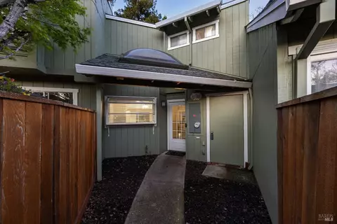 732 Racquet Club Cir, Rohnert Park, CA 94928