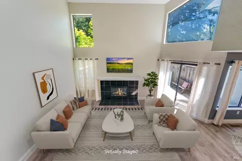 2204 Marylyn Cir, Petaluma, CA 94954