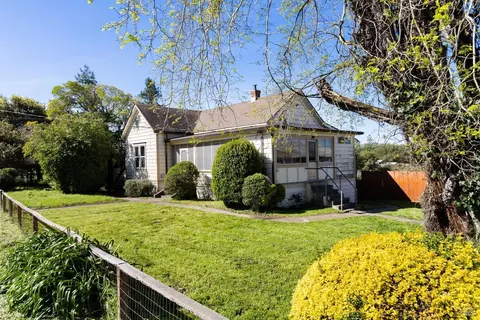673 Lohrman Ln, Petaluma, CA 94952