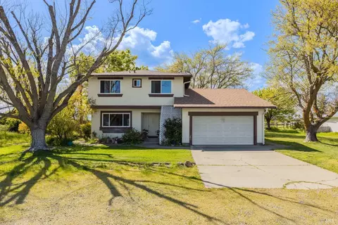 7903 Heather Ln, Vacaville, CA 95688