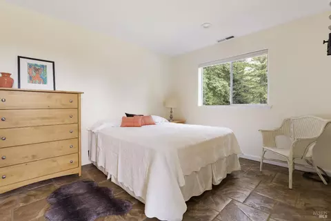 Bedroom - 685 Jonive Rd, Sebastopol, CA 95472 photo 7 of 7