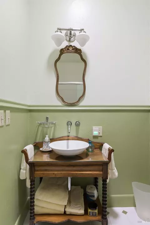 Bath - 685 Jonive Rd, Sebastopol, CA 95472 photo 4 of 7