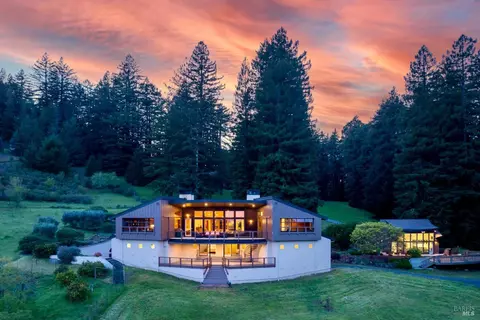 685 Jonive Rd, Sebastopol, CA 95472