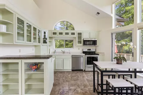 Kitchen - 685 Jonive Rd, Sebastopol, CA 95472 photo 6 of 6