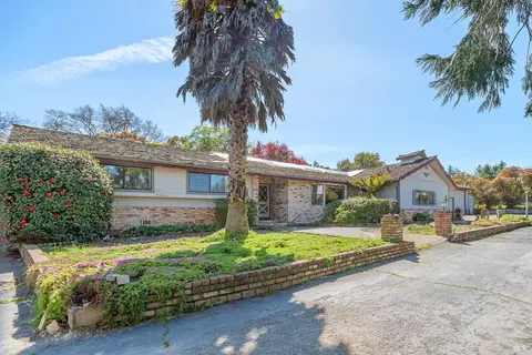 5211 Volkerts Rd, Sebastopol, CA 95472