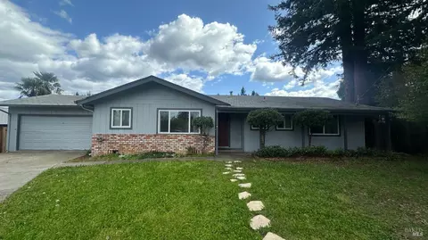 175 Nehoc Ct, Ukiah, CA 95482