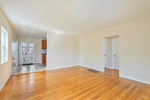 Living - 715 40th St, Richmond, CA 94805 photo 1 of 6