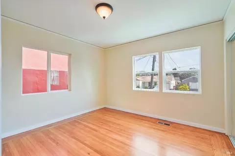 Bedroom - 715 40th St, Richmond, CA 94805 photo 11 of 18