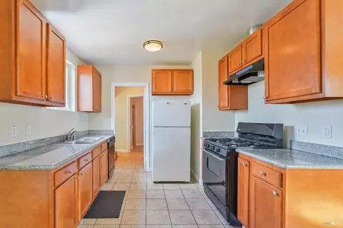 Kitchen - 715 40th St, Richmond, CA 94805 photo 2 of 3