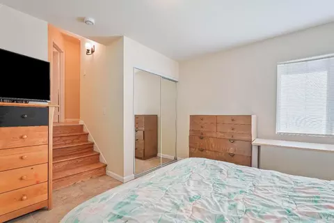 Bedroom - 715 40th St, Richmond, CA 94805 photo 4 of 18