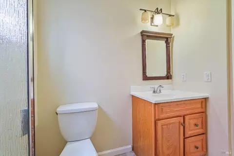 Bath - 715 40th St, Richmond, CA 94805 photo 2 of 2