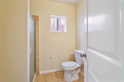 Bath - 715 40th St, Richmond, CA 94805 photo 1 of 2