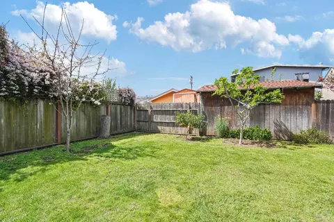 Exterior - 715 40th St, Richmond, CA 94805 photo 13 of 16