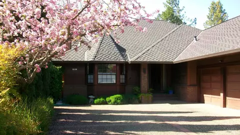 995 Ray Ct, Sonoma, CA 95476