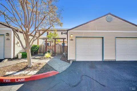 1580 Yardley St, Santa Rosa, CA 95403