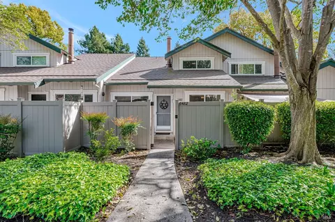 6482 Meadow Pines Ave, Rohnert Park, CA 94928